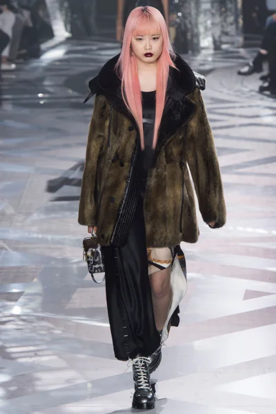 Look 5